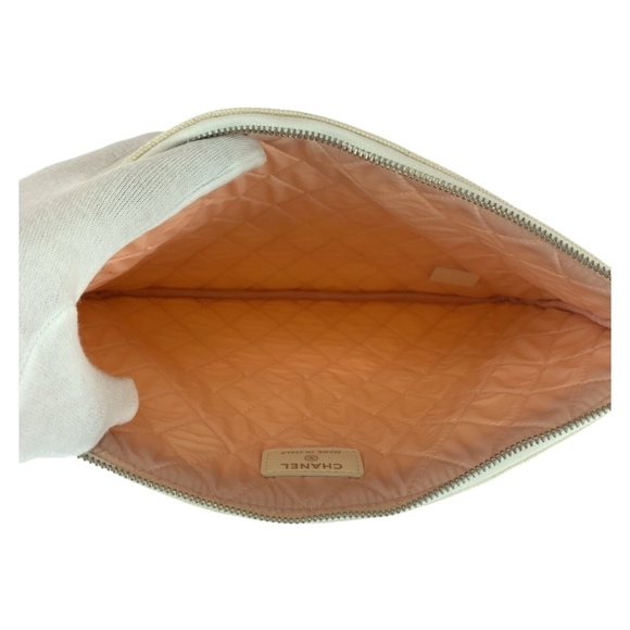 CHANEL White Canvas Clutch Bag - Picture 9 of 10